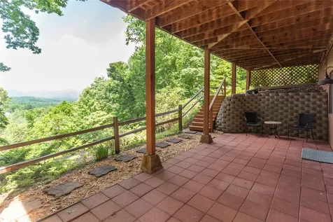 1424 Dowdle Mountain Road Franklin NC 28734