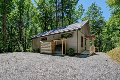4017 Canada Road Tuckasegee NC 28783