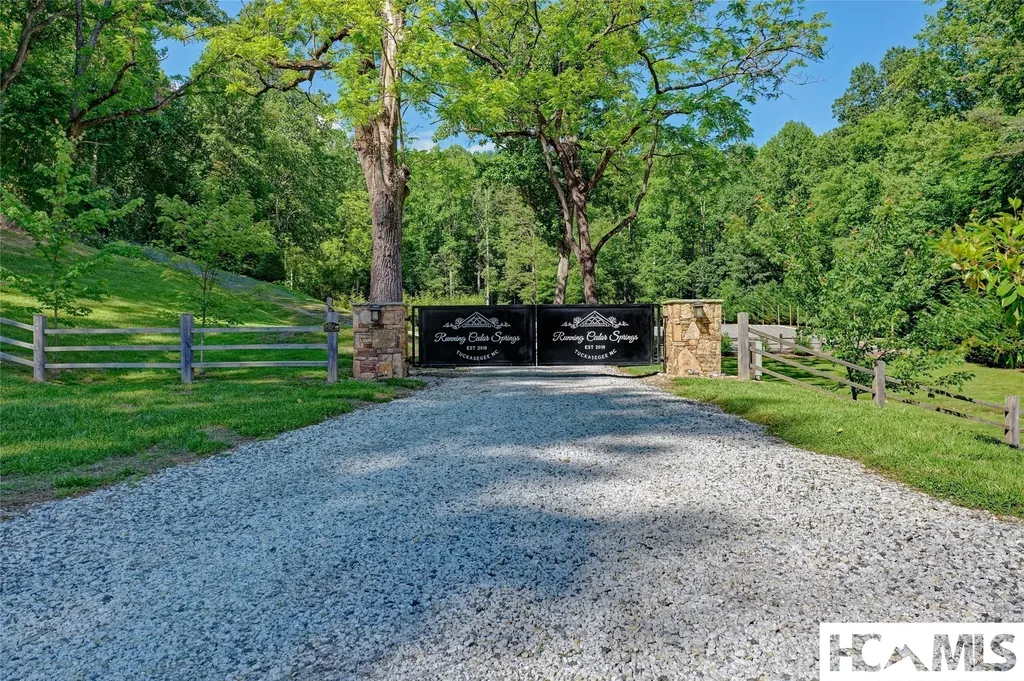 4017 Canada Road Tuckasegee NC 28783