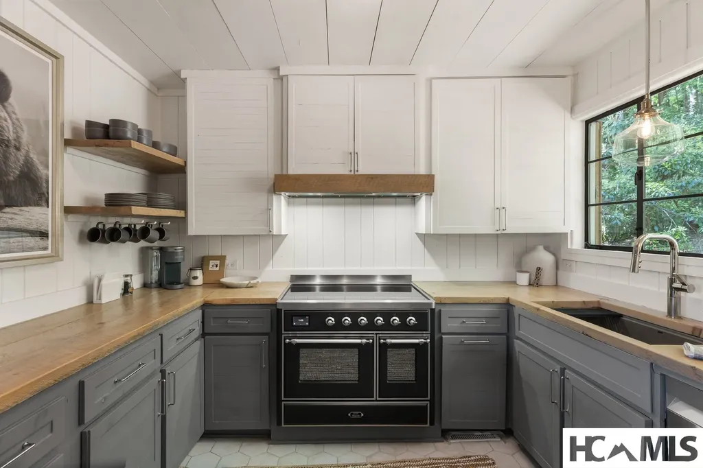 146 Satulah Road Highlands NC 28741