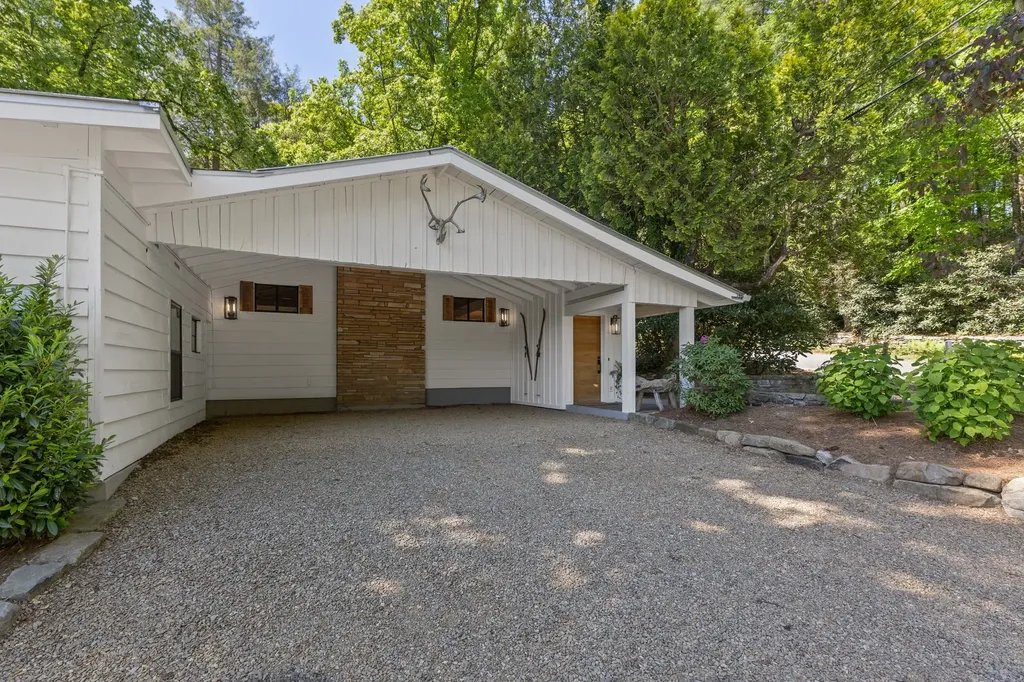 146 Satulah Road Highlands NC 28741