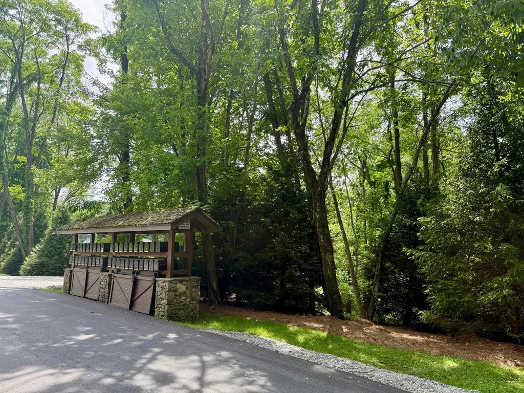 14 Via Del Lago Cullowhee NC 28723