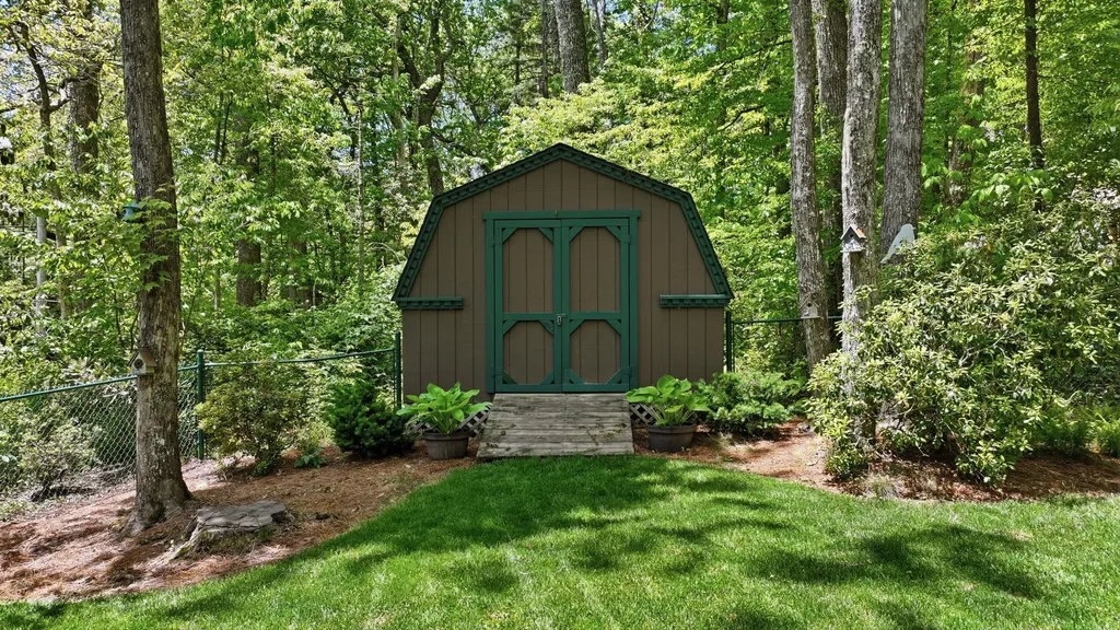 8 Three R Lane Highlands NC 28741