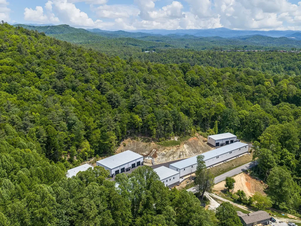130 Speed Way Lake Toxaway NC 28747