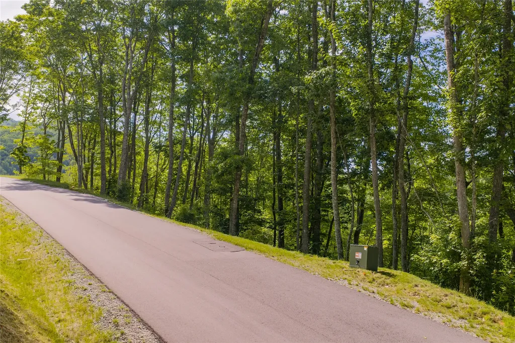 C21 Roaming Road Glenville NC 28736
