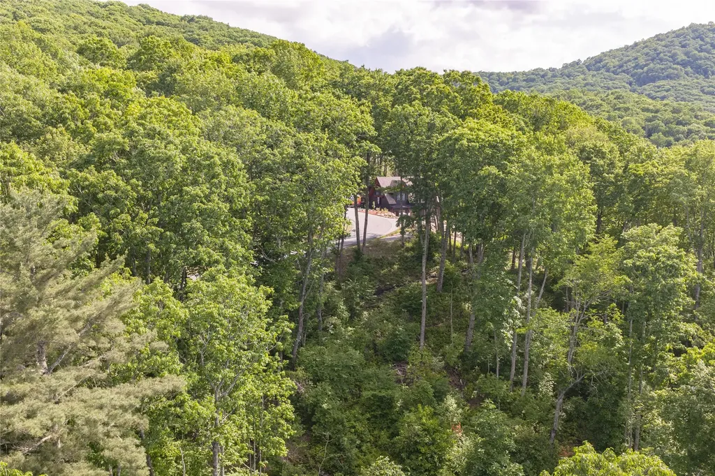 C21 Roaming Road Glenville NC 28736