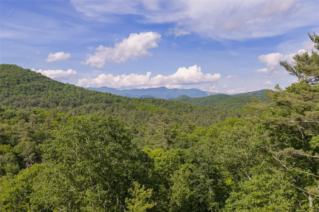 C21 Roaming Road Glenville NC 28736