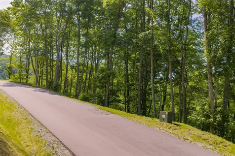 C21 Roaming Road Glenville NC 28736
