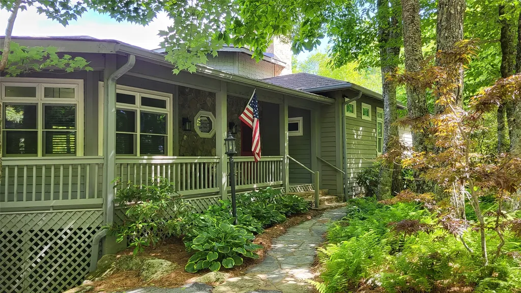 70 Lake Villas Way Highlands NC 28741