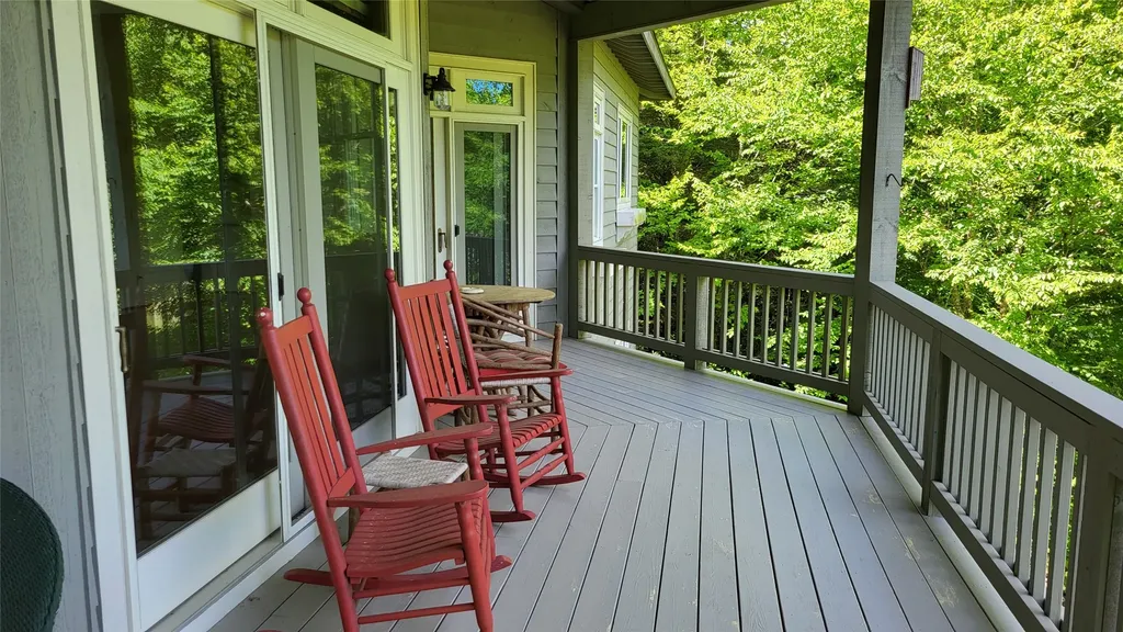 70 Lake Villas Way Highlands NC 28741