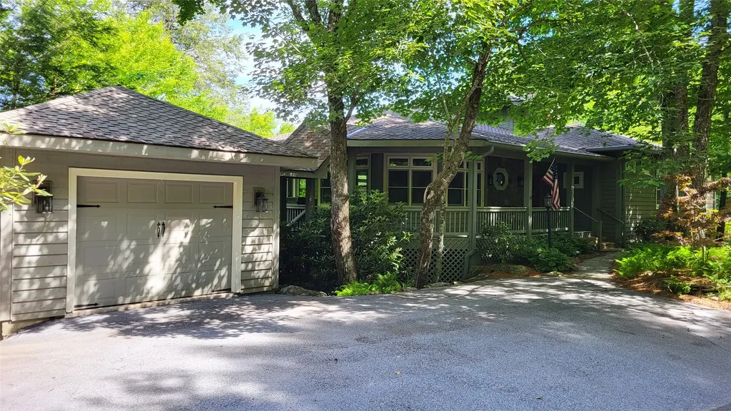 70 Lake Villas Way Highlands NC 28741