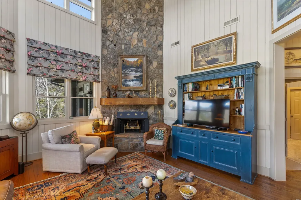 70 Lake Villas Way Highlands NC 28741