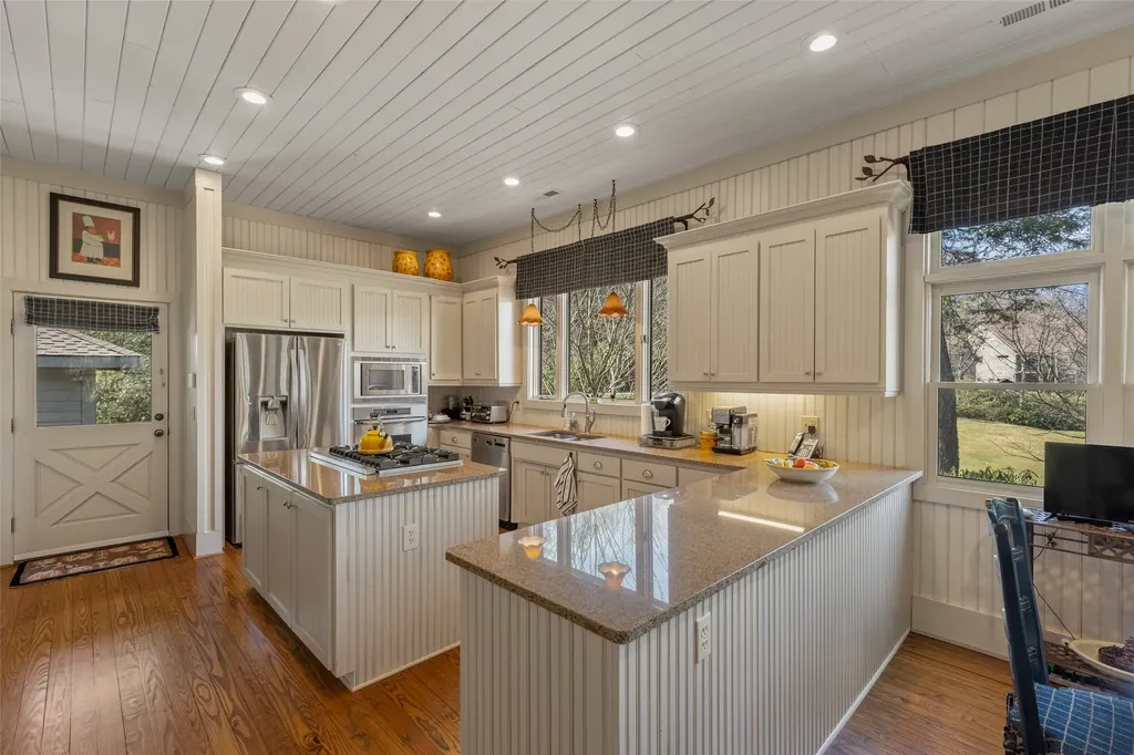 70 Lake Villas Way Highlands NC 28741