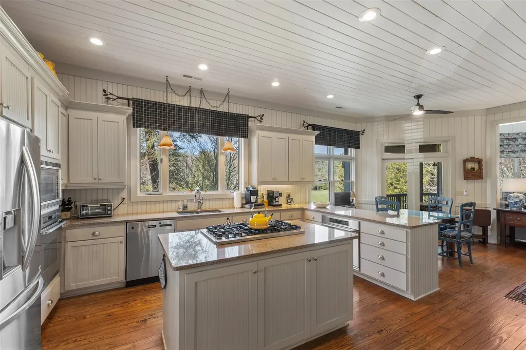 70 Lake Villas Way Highlands NC 28741