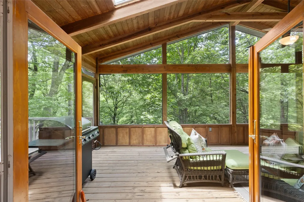 2092 West Christy Trail Sapphire NC 28774