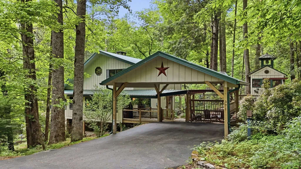 371 Sassafras Gap Road Highlands NC 28741