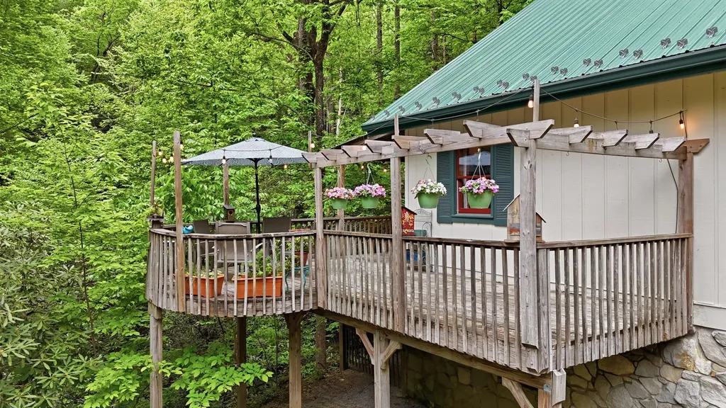 371 Sassafras Gap Road Highlands NC 28741