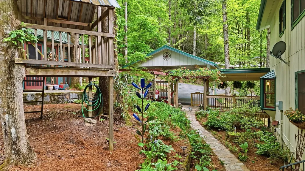 371 Sassafras Gap Road Highlands NC 28741