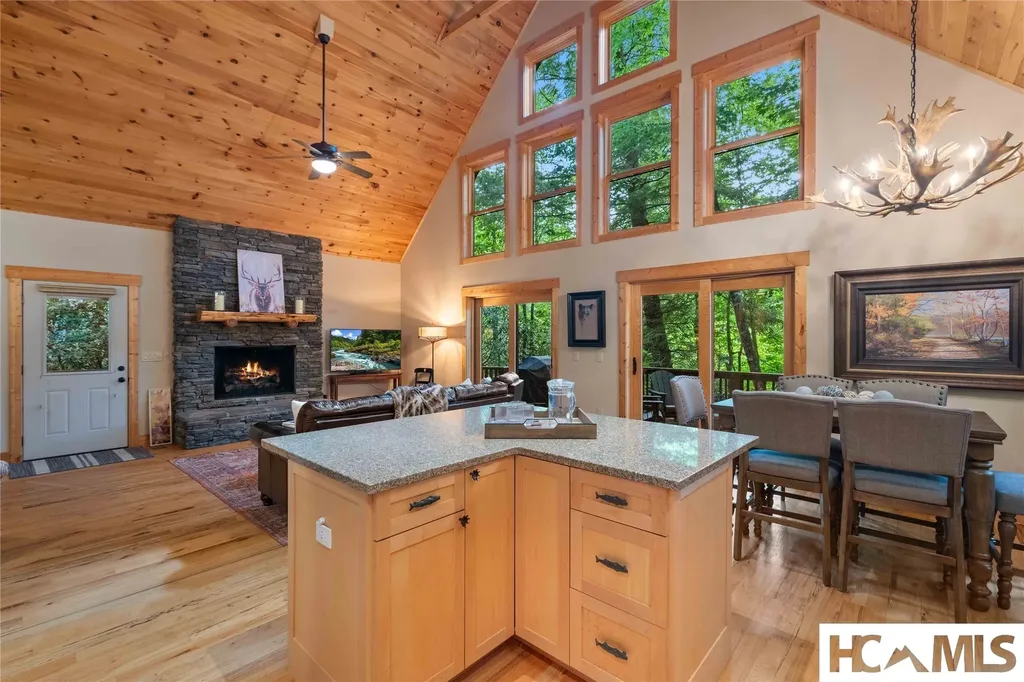 34 Forest Way Highlands NC 28741