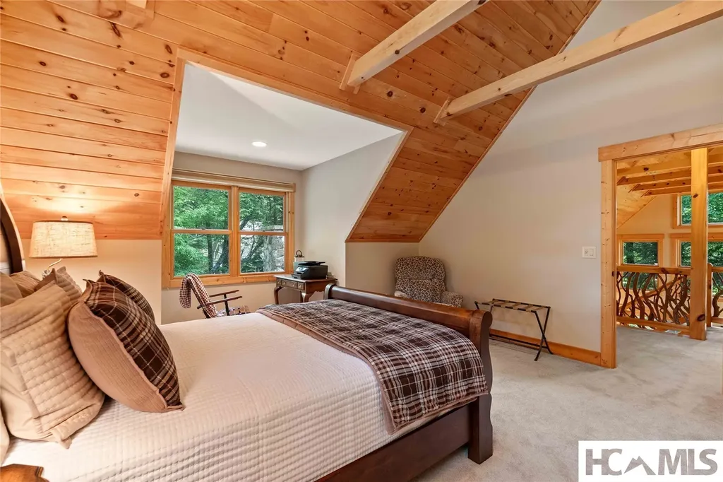 34 Forest Way Highlands NC 28741
