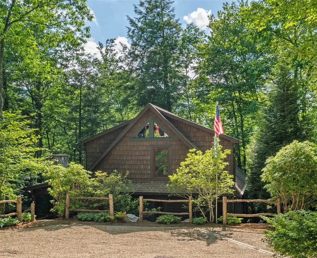 34 Forest Way Highlands NC 28741