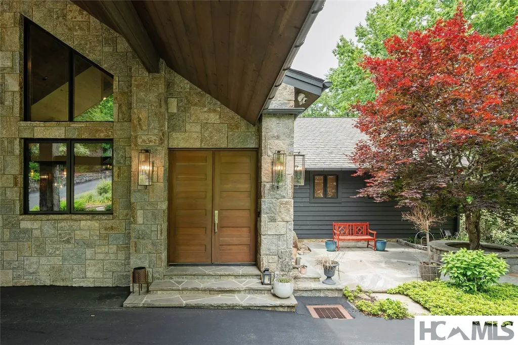 110 Spruce Lane Highlands NC 28741