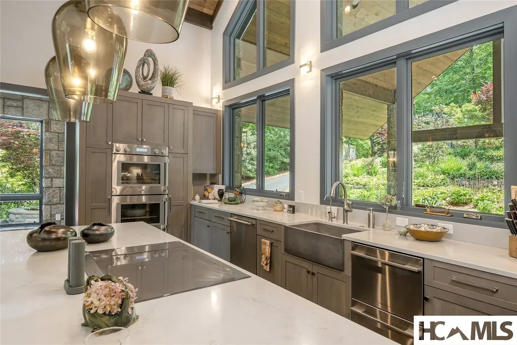 110 Spruce Lane Highlands NC 28741