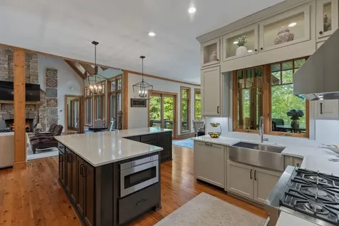 1109 Links Drive Cashiers NC 28717