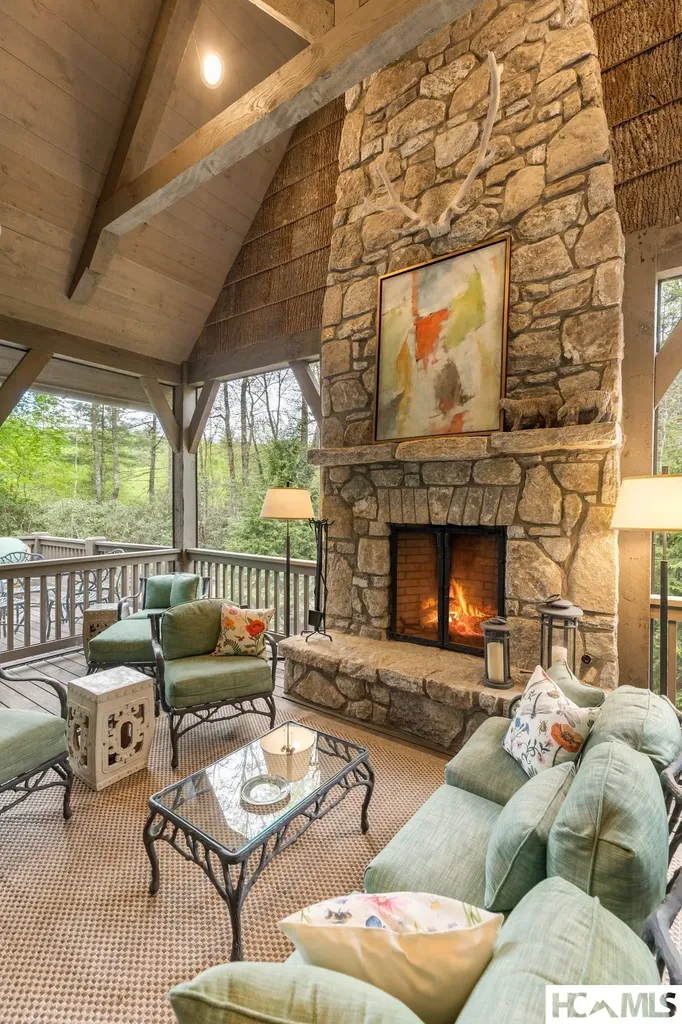 137 Ivygate Lane Cashiers NC 28717