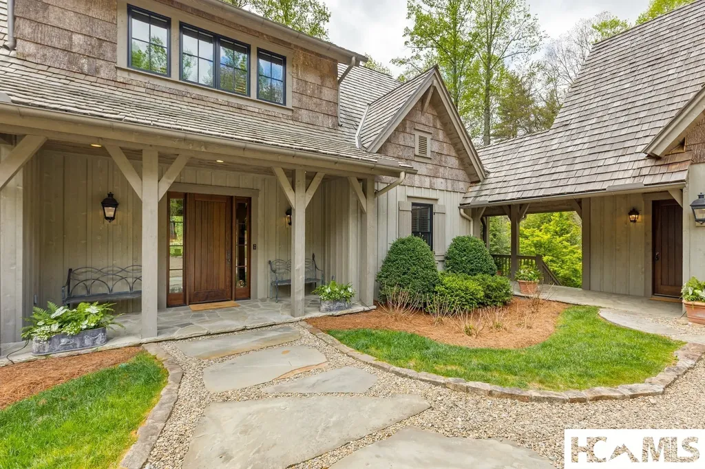 137 Ivygate Lane Cashiers NC 28717