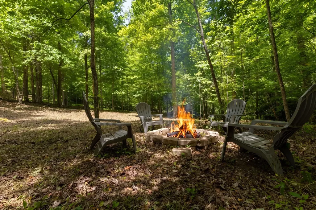 2530 Pilot Knob Road Glenville NC 28736