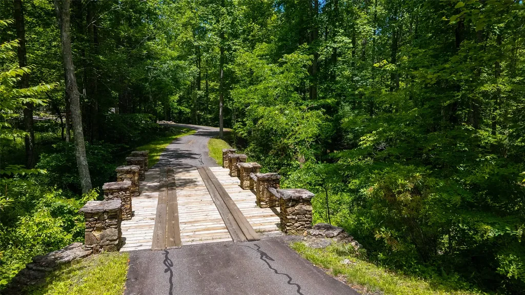 2530 Pilot Knob Road Glenville NC 28736