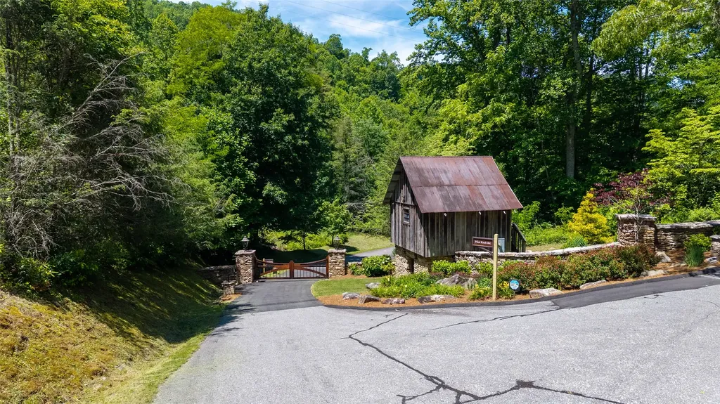 2530 Pilot Knob Road Glenville NC 28736