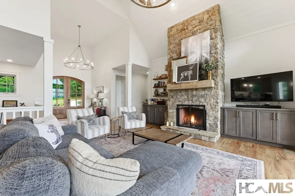 2276 Breedlove Road Glenville NC 28736