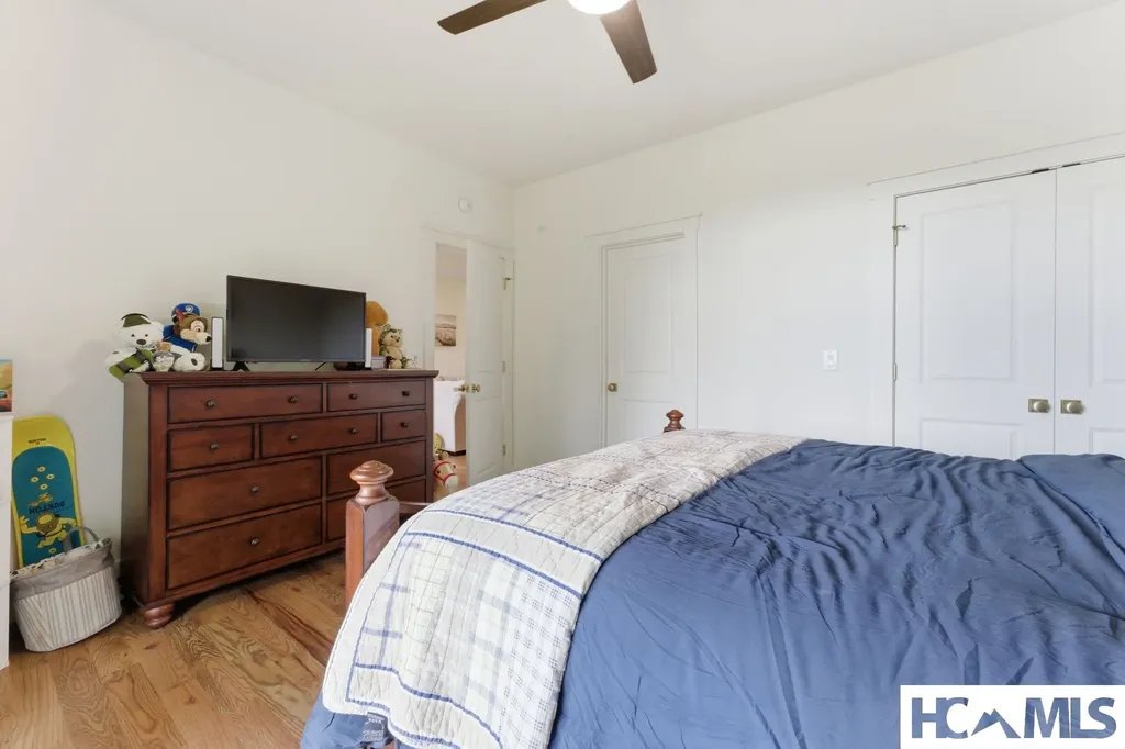 2276 Breedlove Road Glenville NC 28736