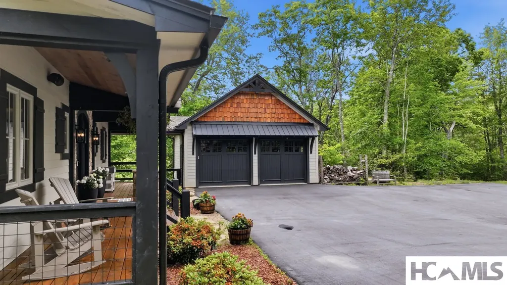 2276 Breedlove Road Glenville NC 28736