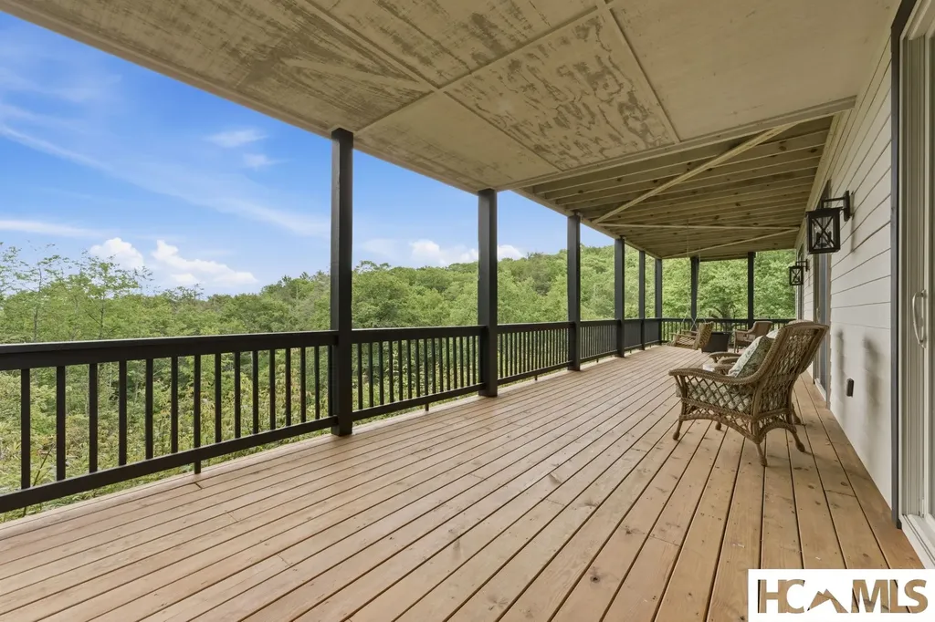 2276 Breedlove Road Glenville NC 28736