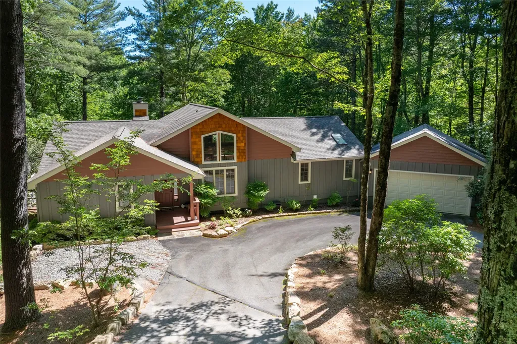 522 Toxaway Court Lake Toxaway NC 28747