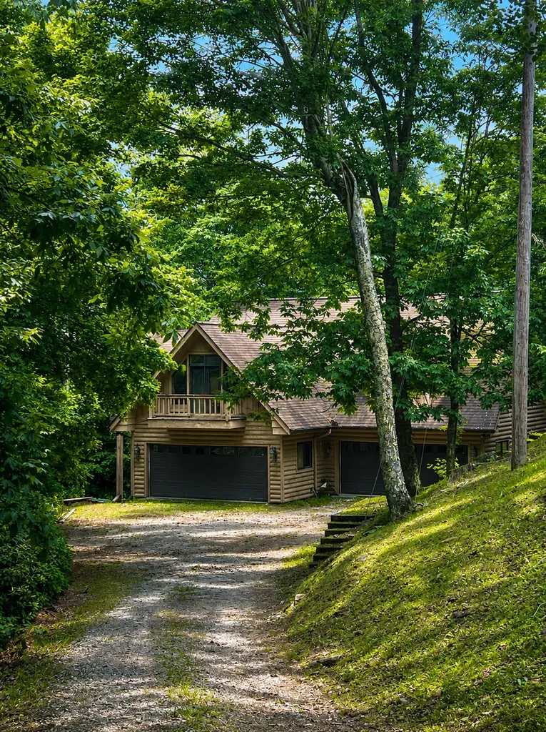 2017 Big Ridge Road Glenville NC 28736