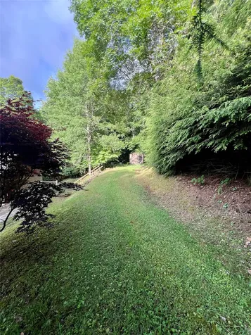 2017 Big Ridge Road Glenville NC 28736
