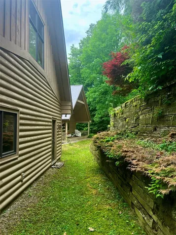 2017 Big Ridge Road Glenville NC 28736