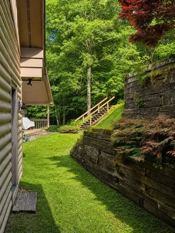 2017 Big Ridge Road Glenville NC 28736