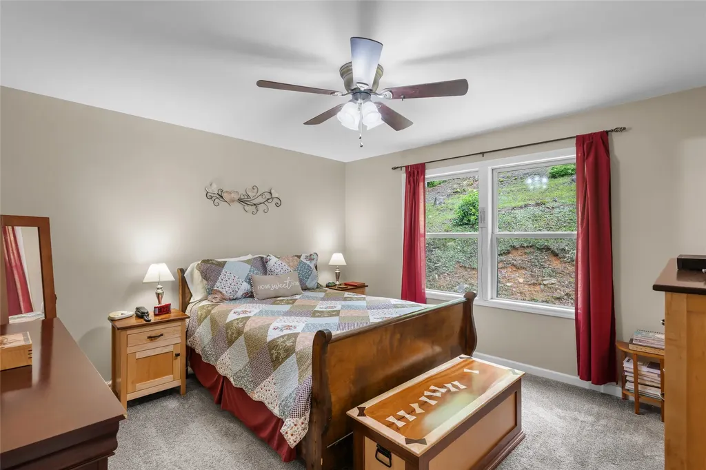 125 Round Mountain Road Brevard NC 28712