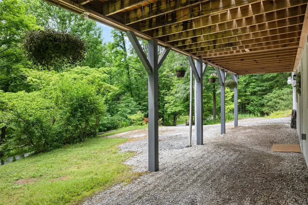 125 Round Mountain Road Brevard NC 28712