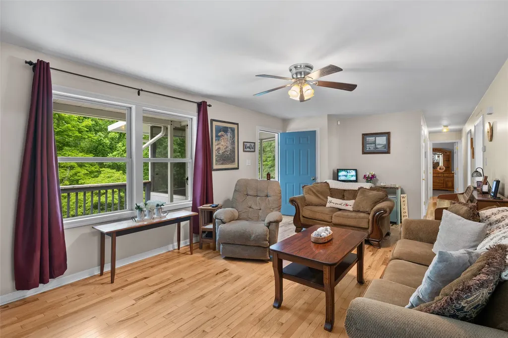 125 Round Mountain Road Brevard NC 28712