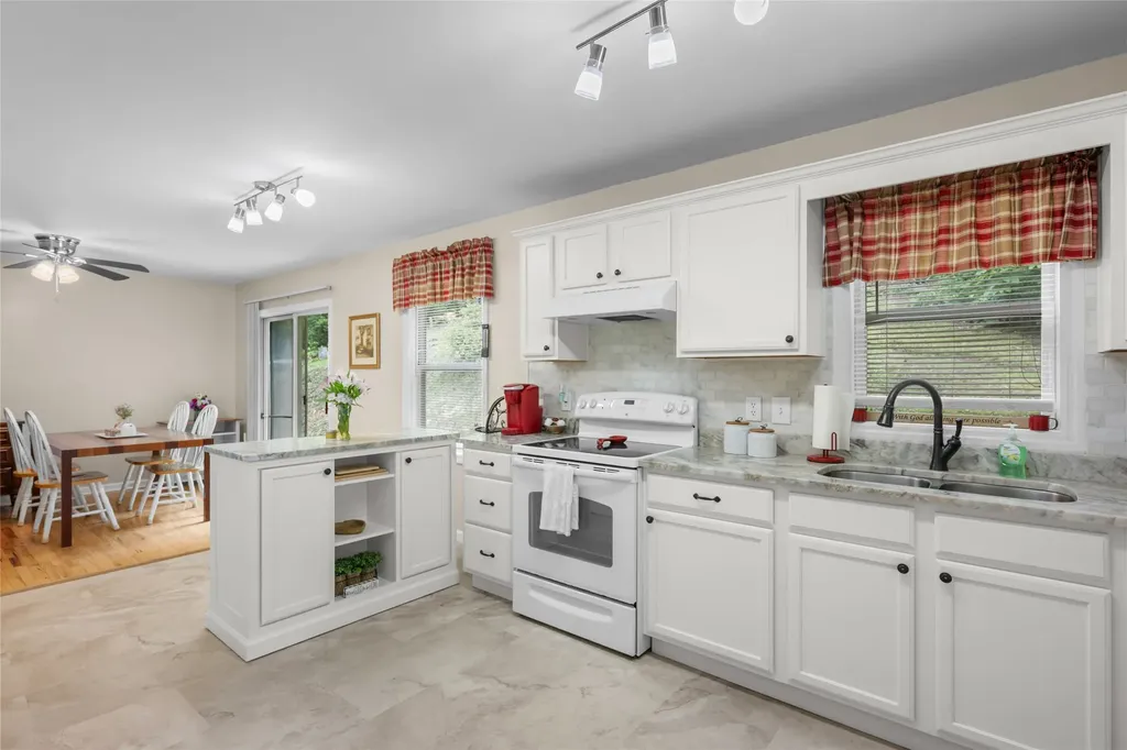 125 Round Mountain Road Brevard NC 28712