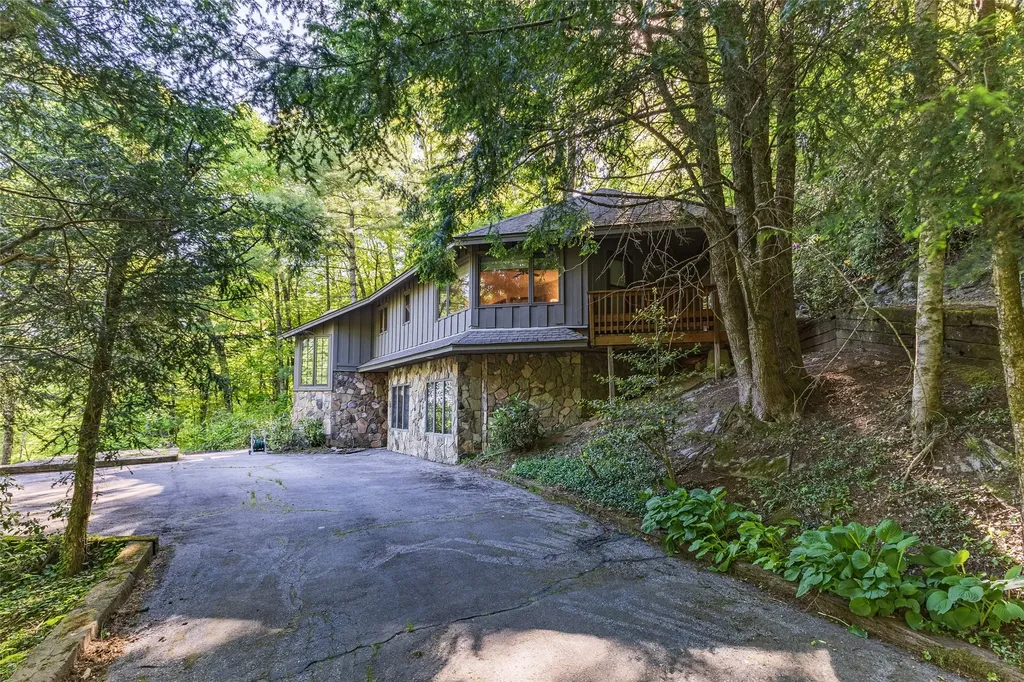 594 Highgate Road Highlands NC 28741