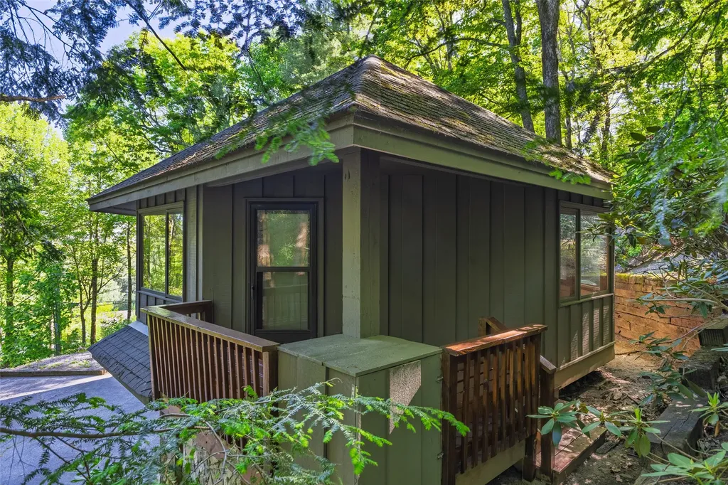 594 Highgate Road Highlands NC 28741