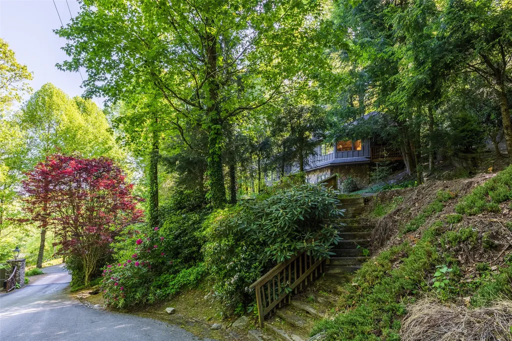 594 Highgate Road Highlands NC 28741