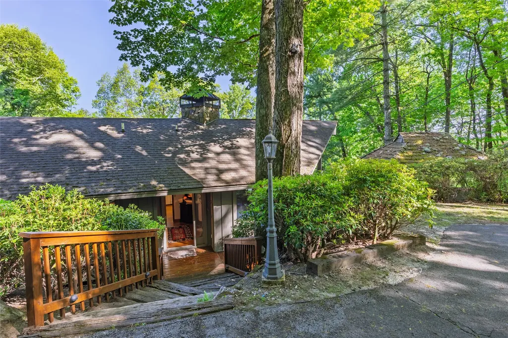 594 Highgate Road Highlands NC 28741